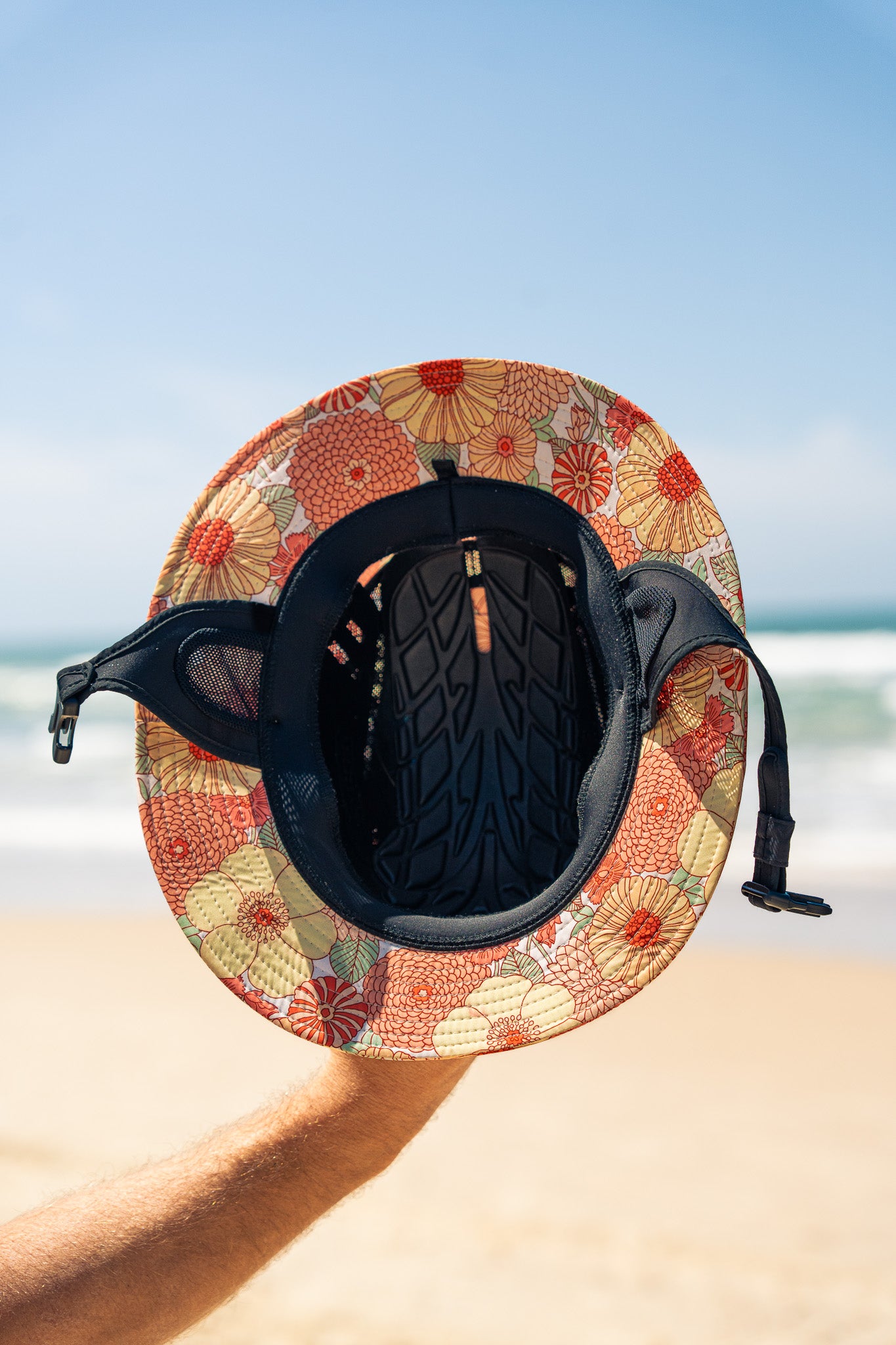 Helmet Bucket Hat flowers – כובע גלישה עם קסדה פרחים