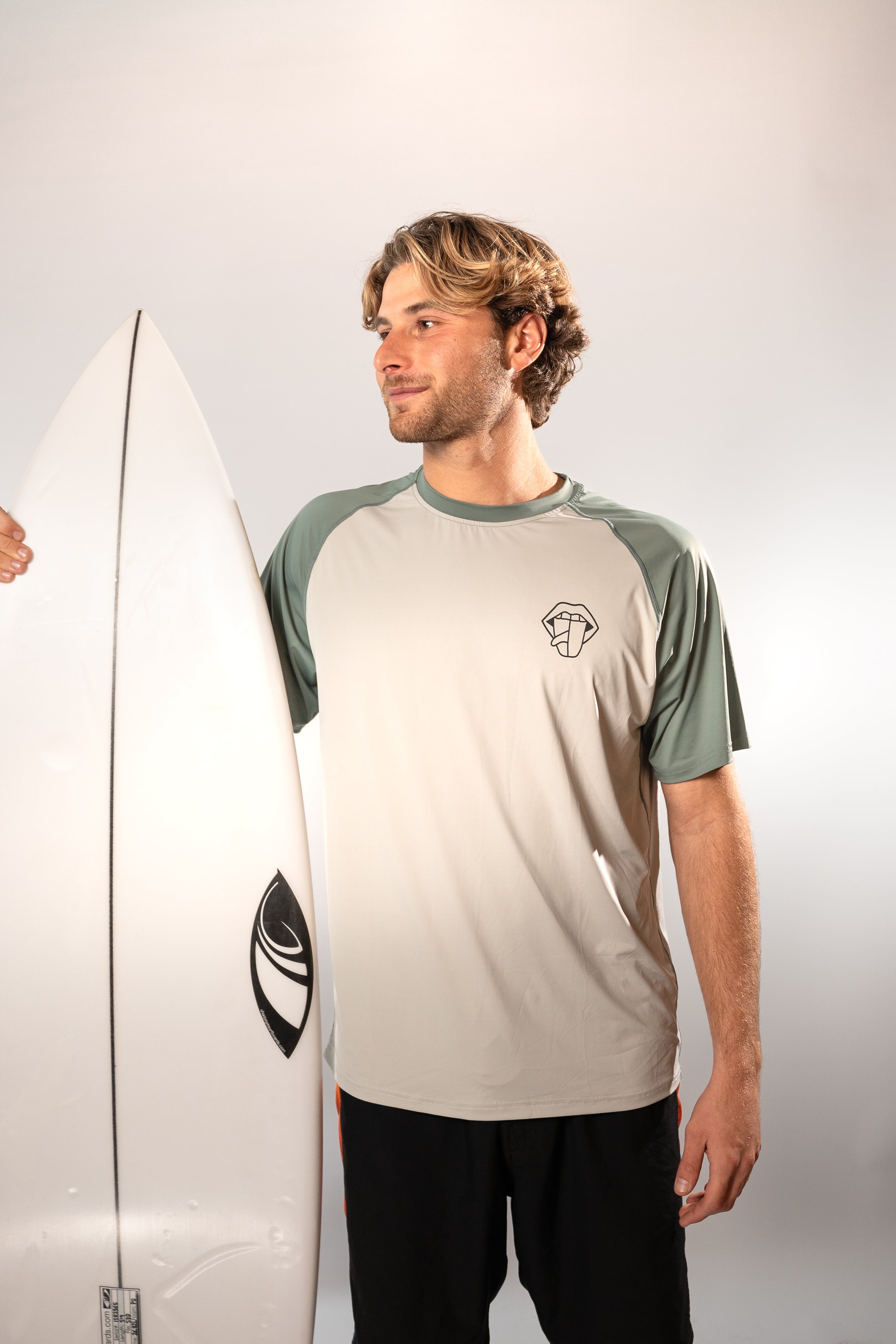 short Rashie -חולצת גלישה קצרה