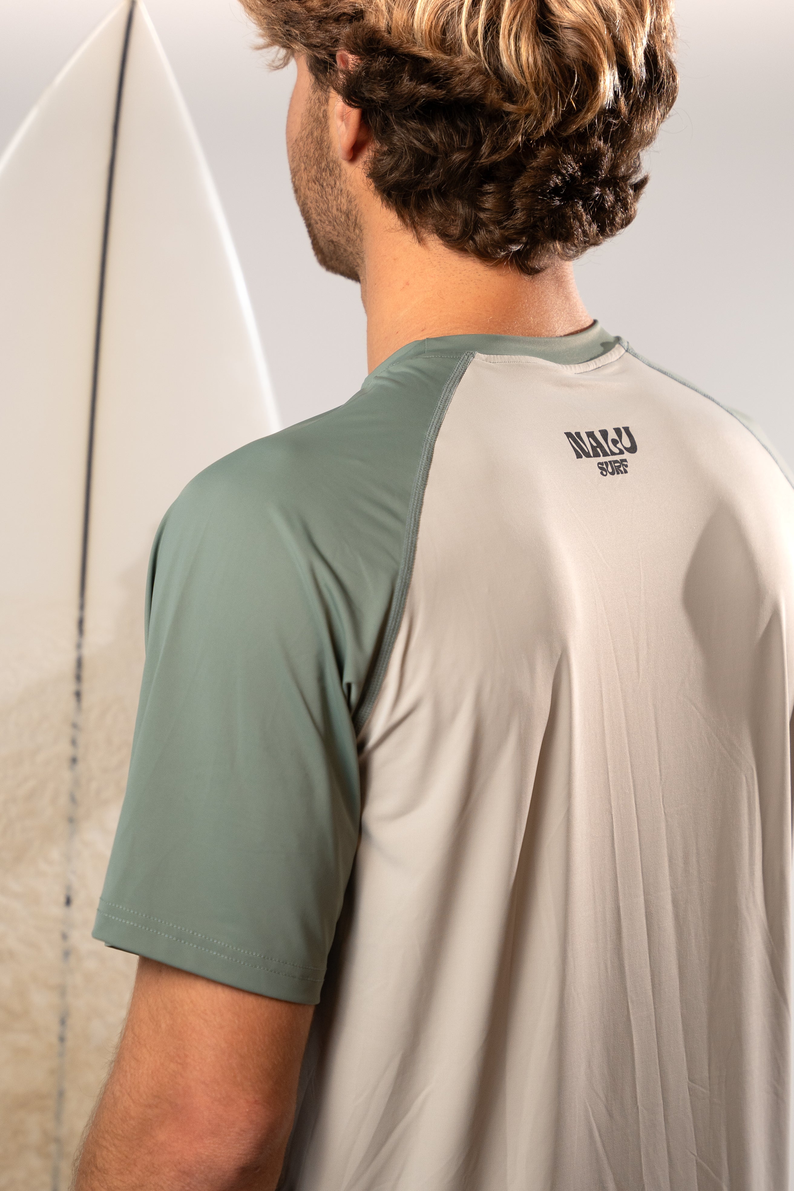 short Rashie -חולצת גלישה קצרה