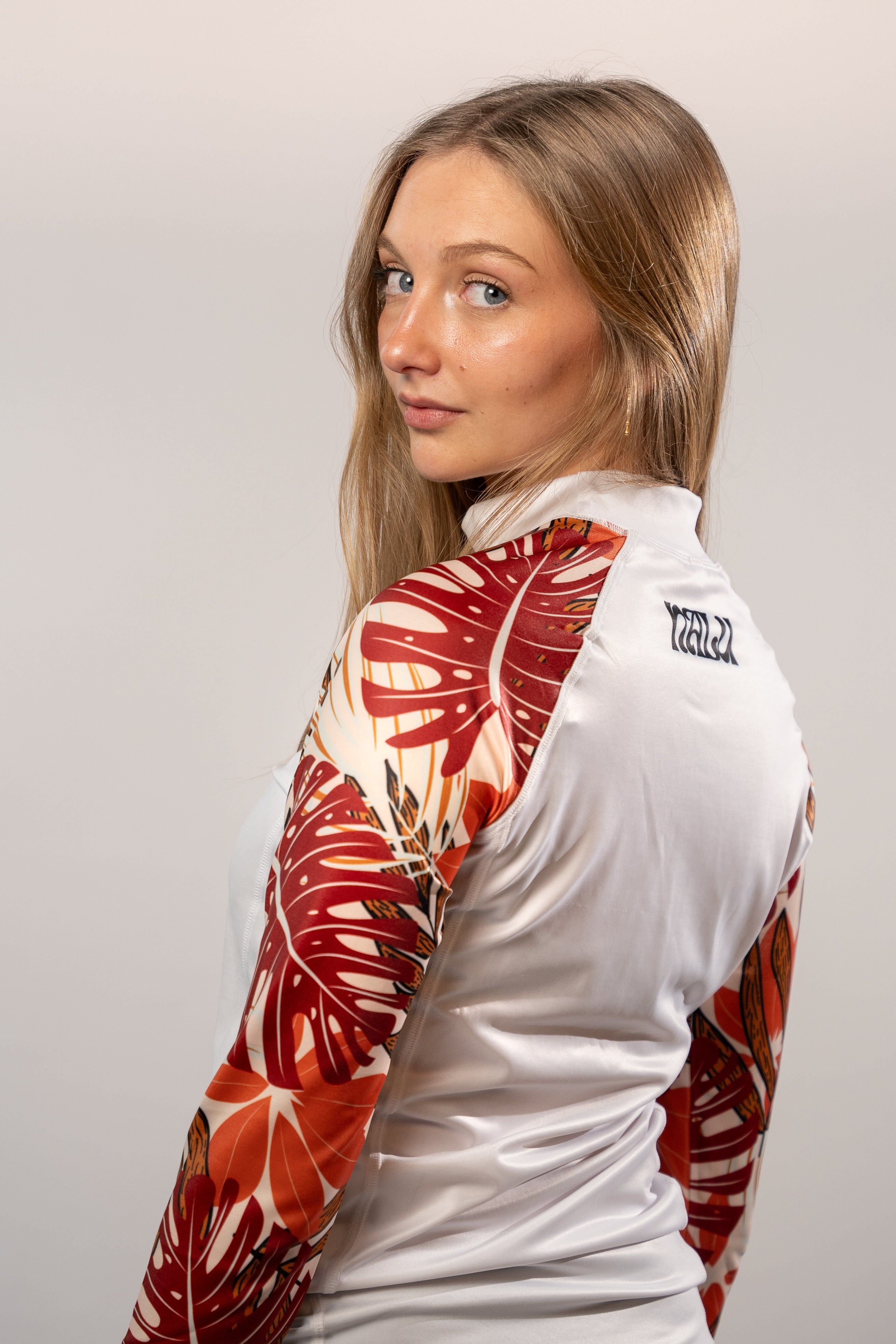 woman Rashie - חולצת גלישה לנשים