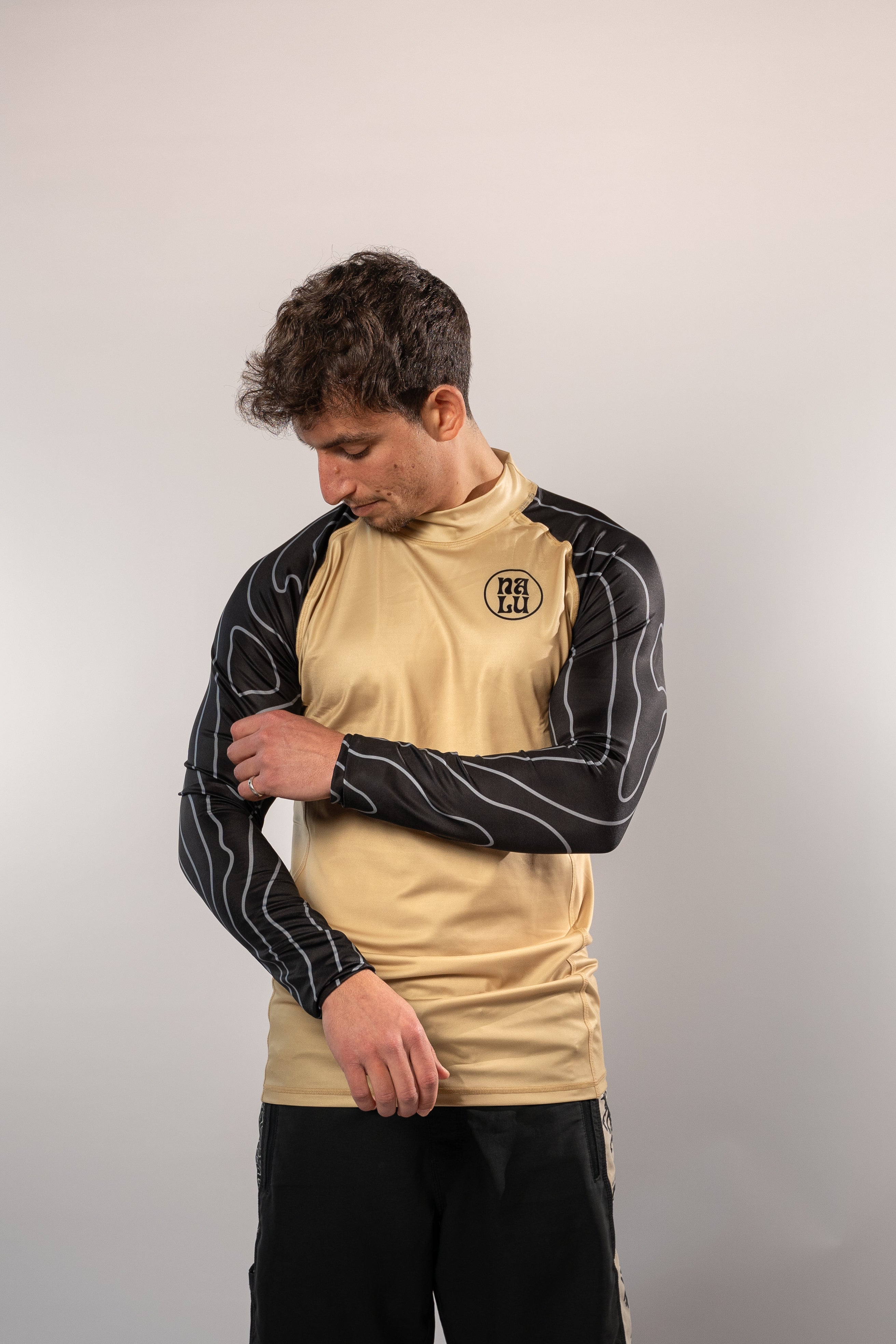 man Rashie - חולצת גלישה לגברים