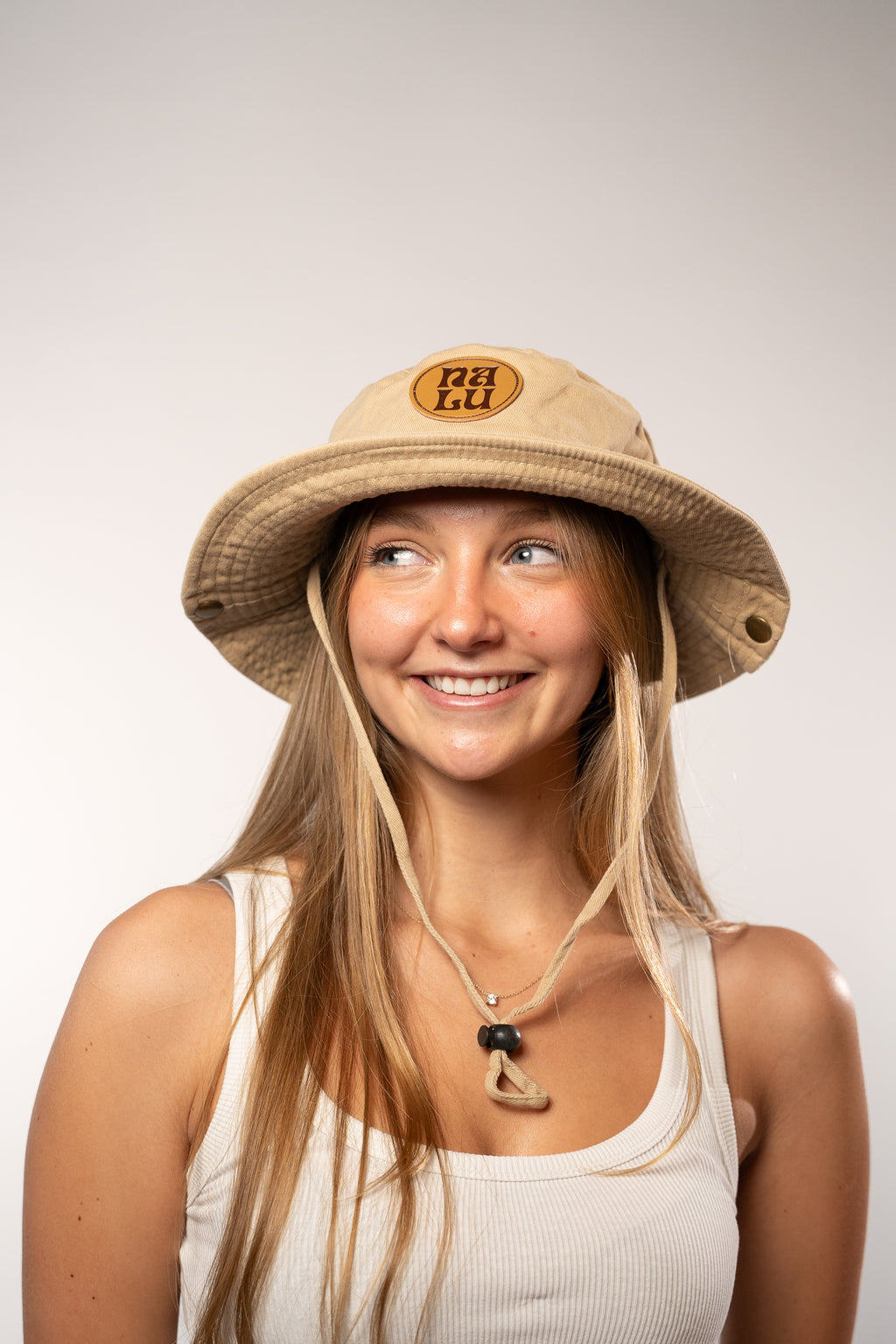 Bucket Hat - כובע רחב שוליים