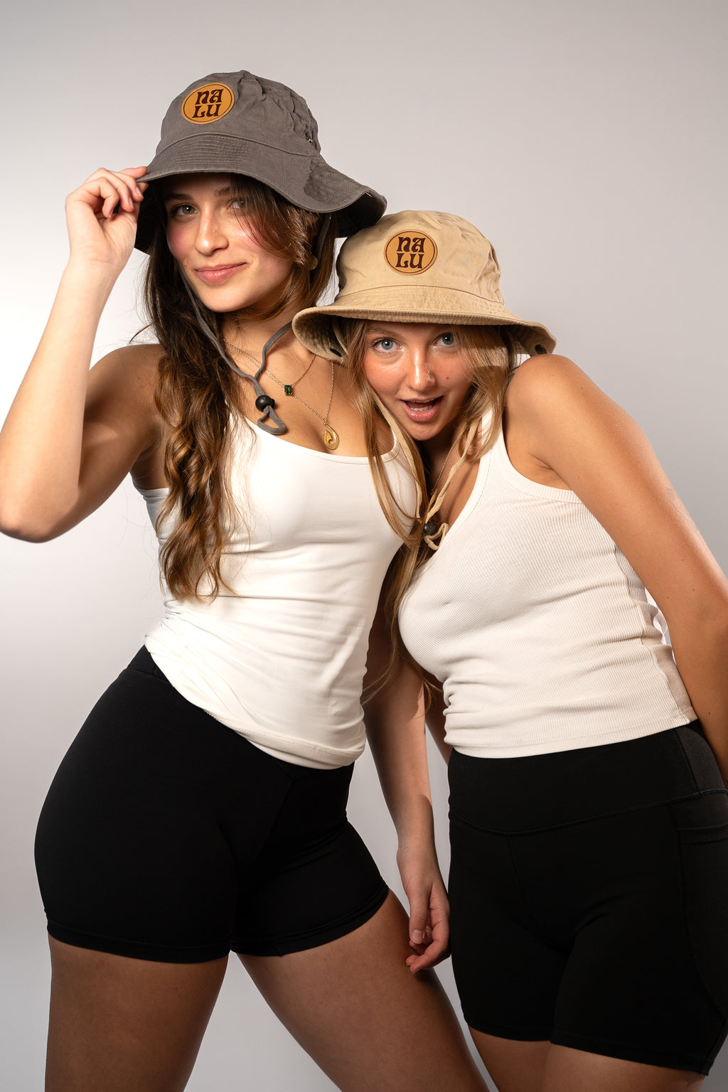 Bucket Hat - כובע רחב שוליים