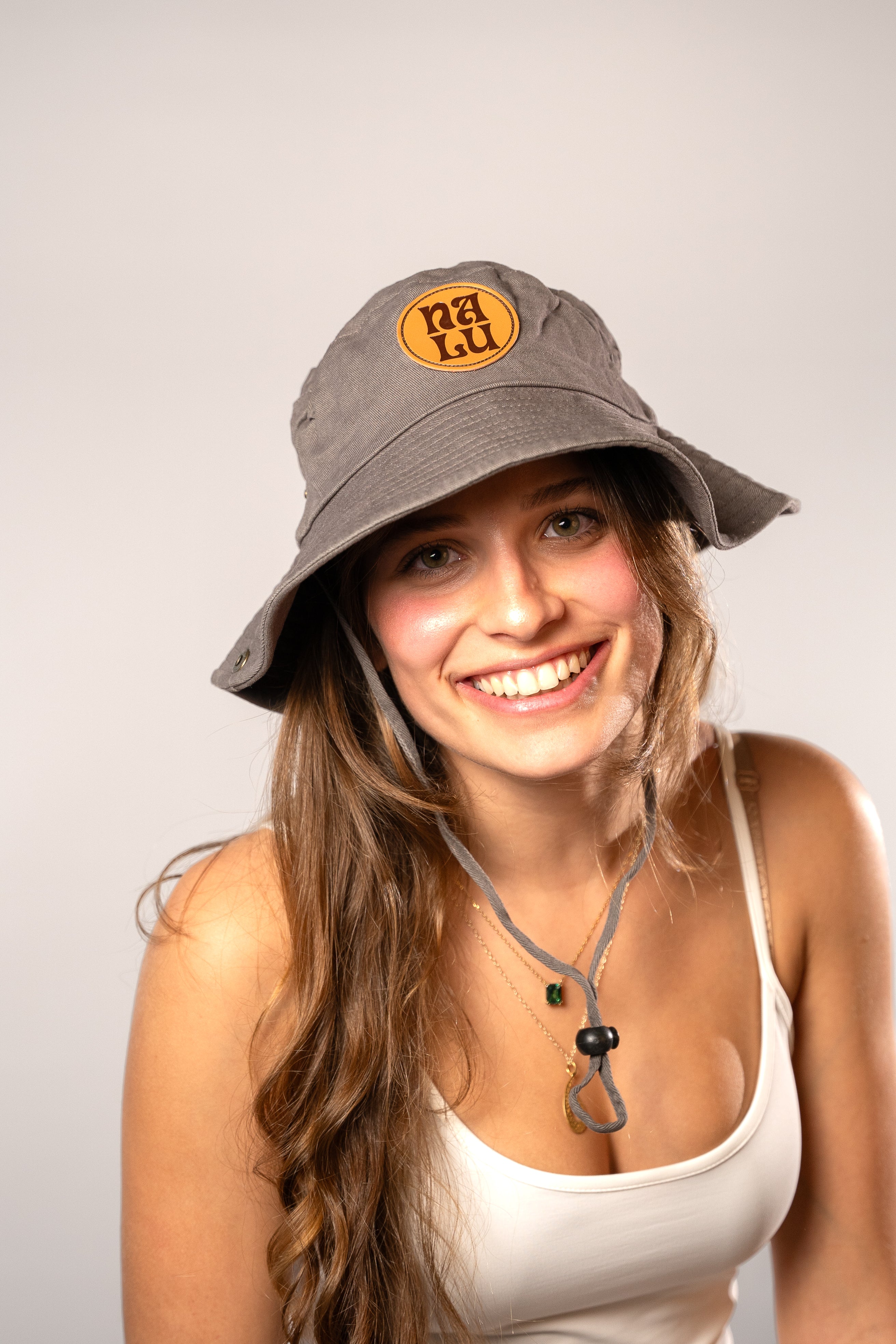 Bucket Hat - כובע רחב שוליים